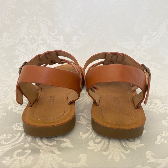 Girls Sandals Natural Brown strap with buckle. Flat bottom - Picture 4 of 6